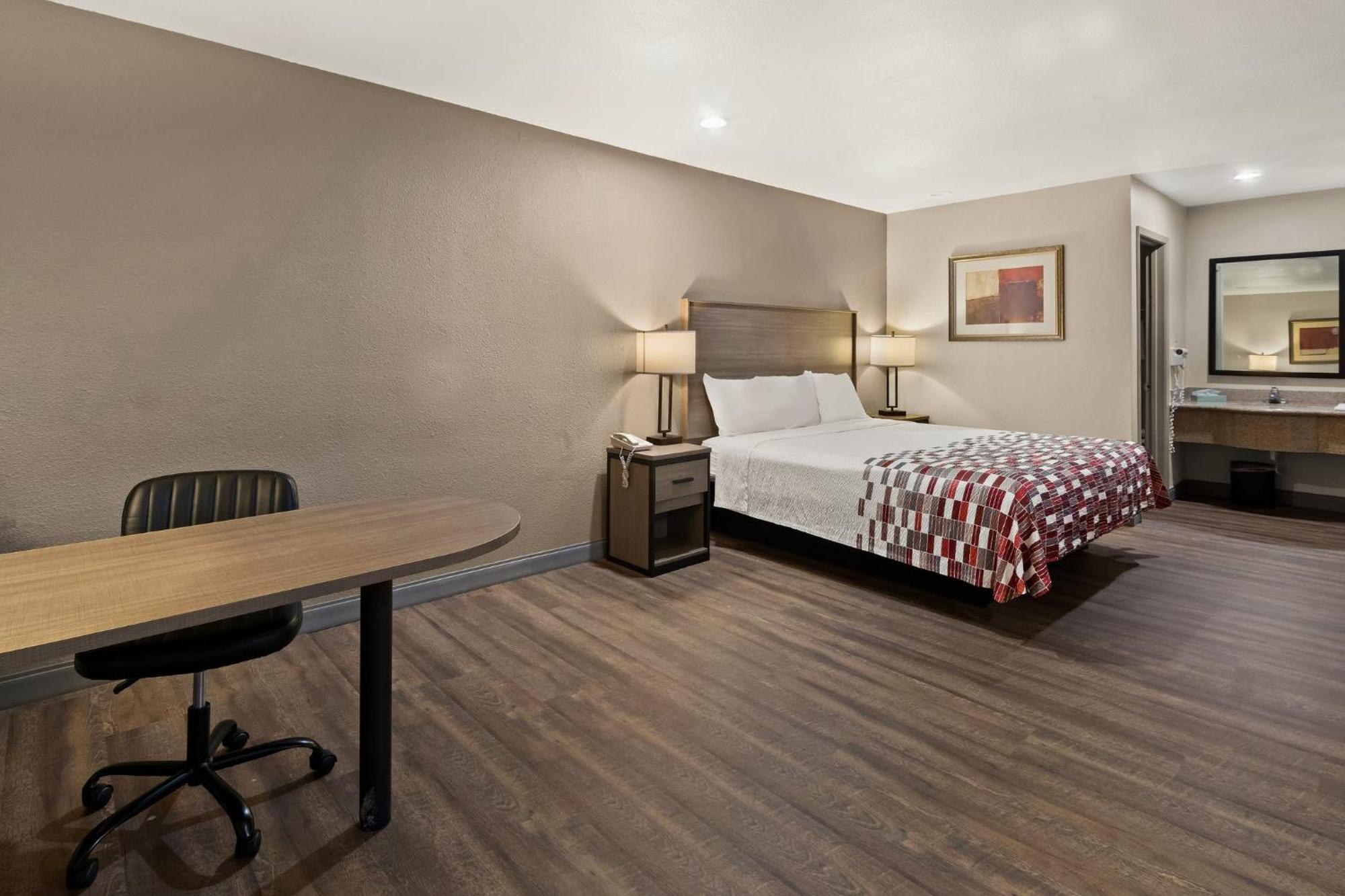Red Roof Inn & Suites Irving - Dfw Airport South Esterno foto