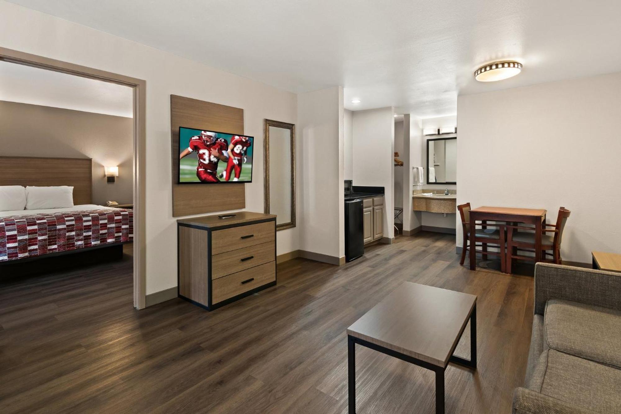 Red Roof Inn & Suites Irving - Dfw Airport South Esterno foto