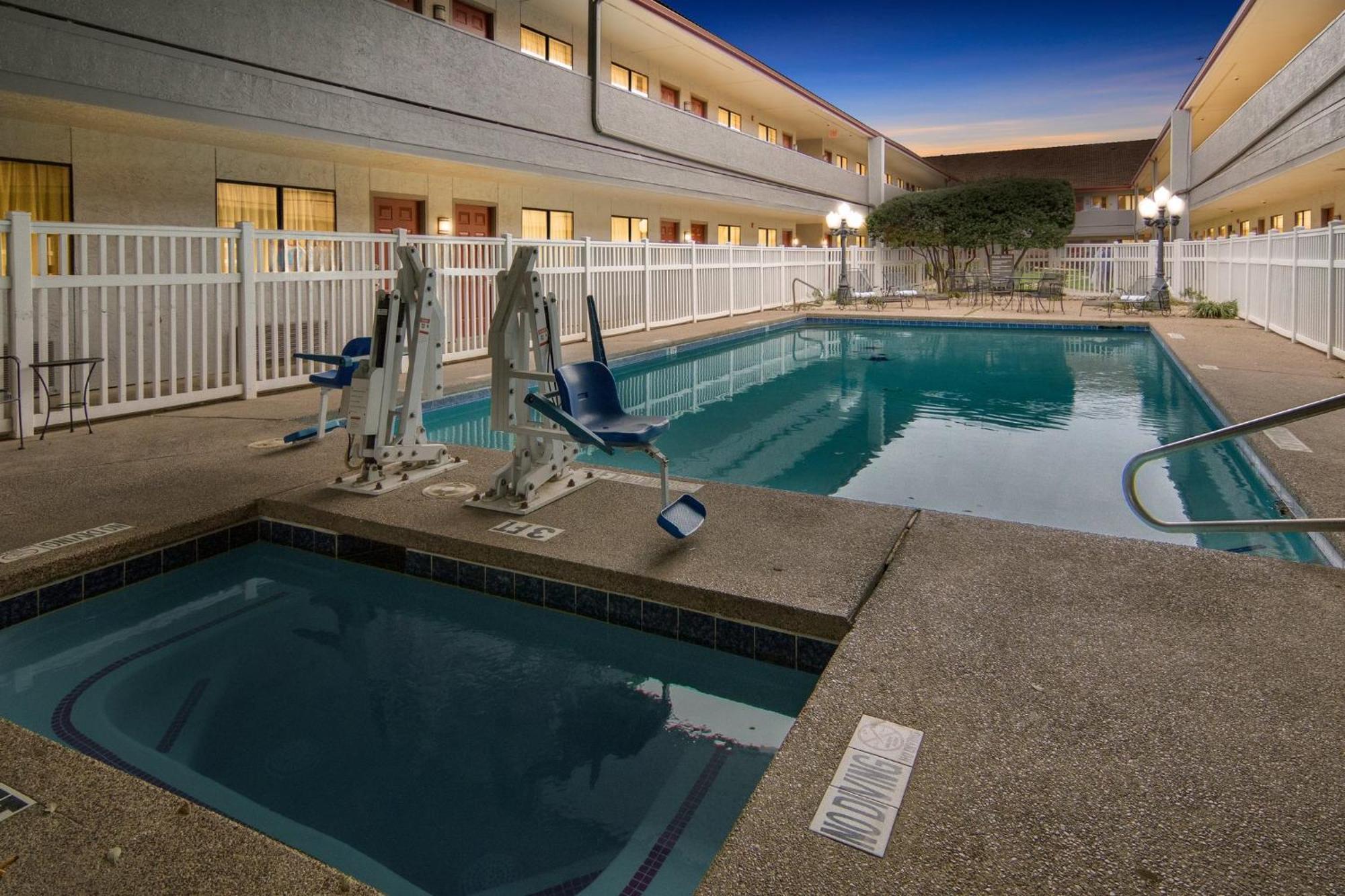 Red Roof Inn & Suites Irving - Dfw Airport South Esterno foto