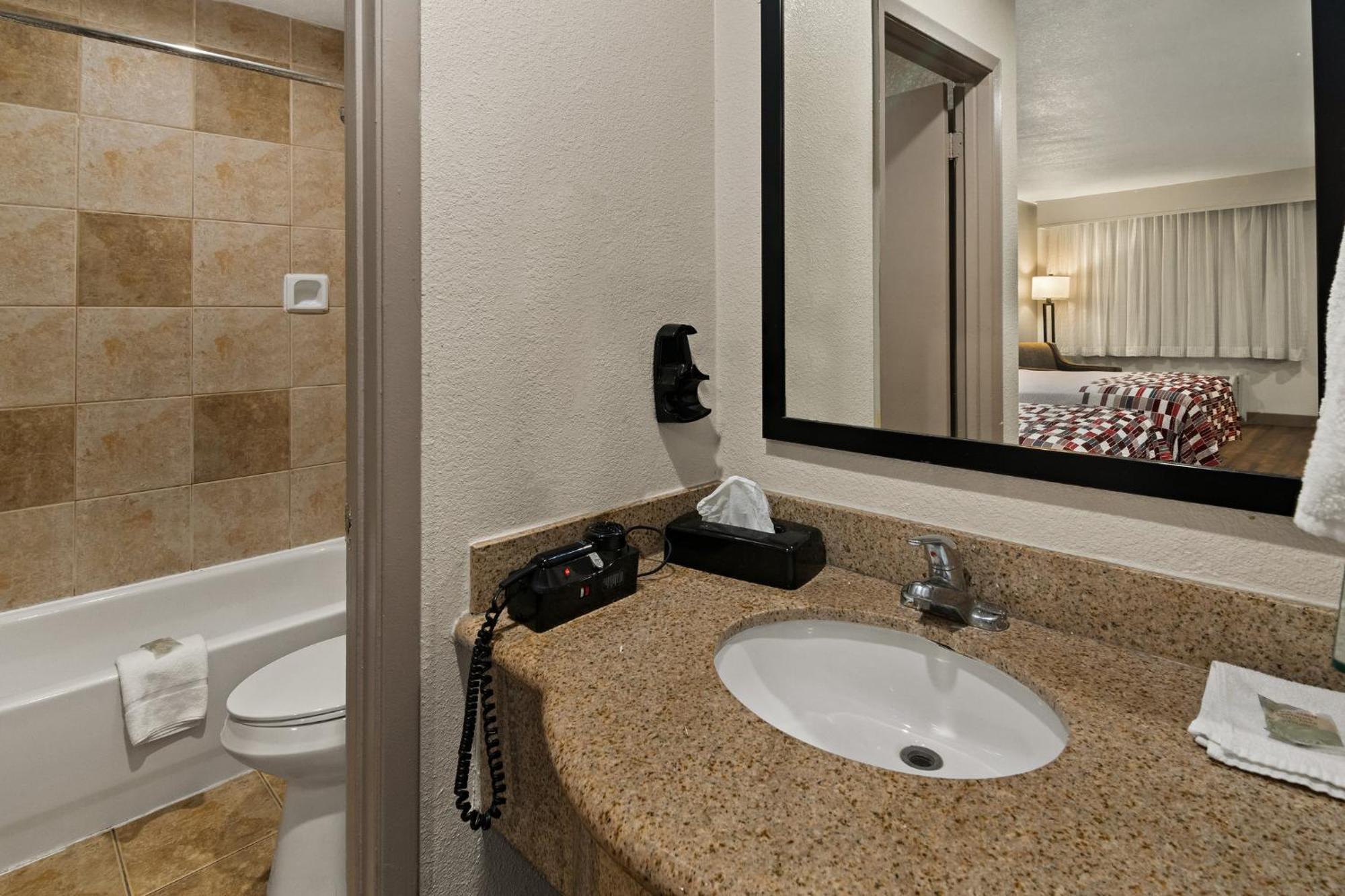 Red Roof Inn & Suites Irving - Dfw Airport South Esterno foto