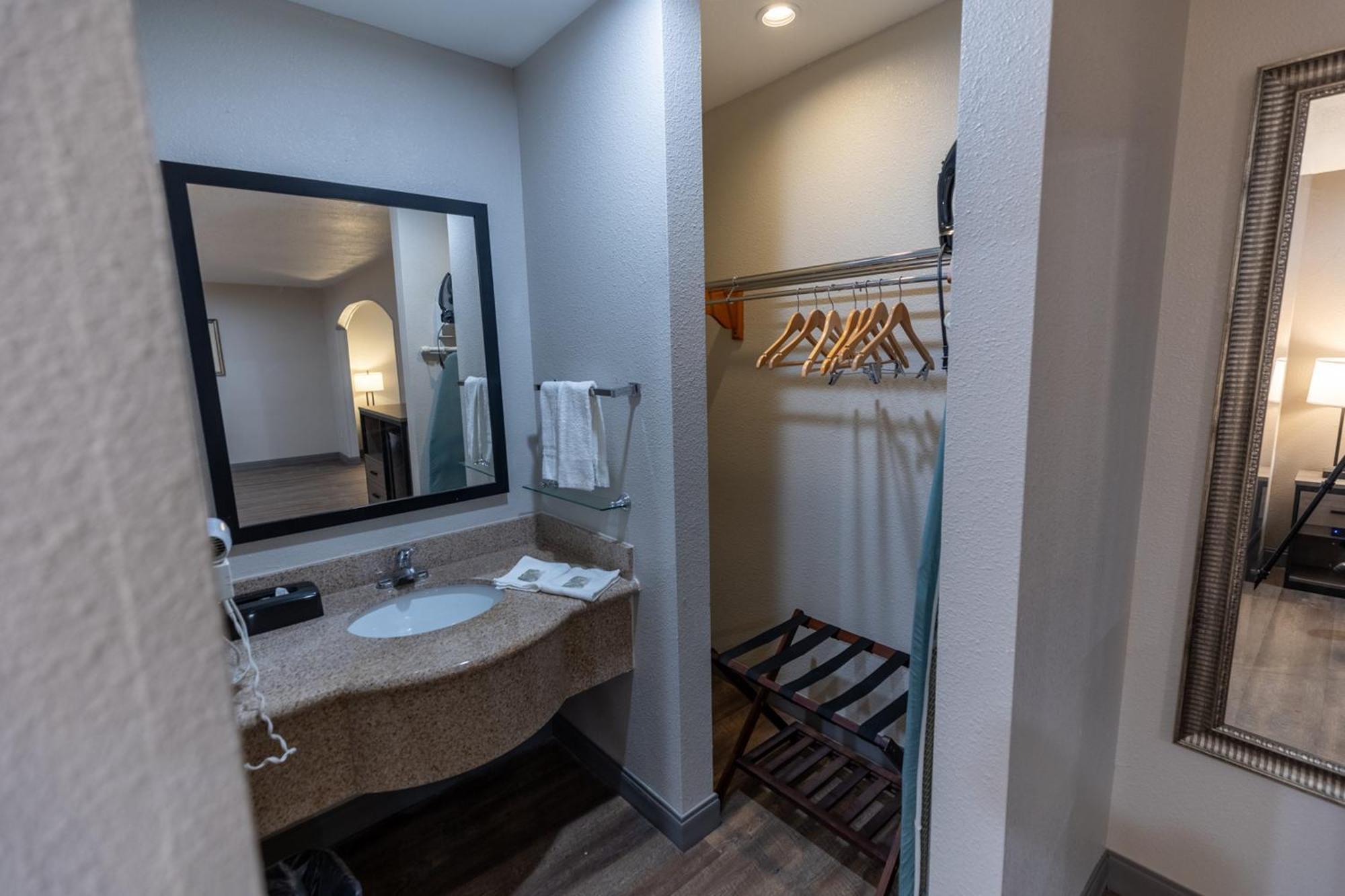 Red Roof Inn & Suites Irving - Dfw Airport South Esterno foto