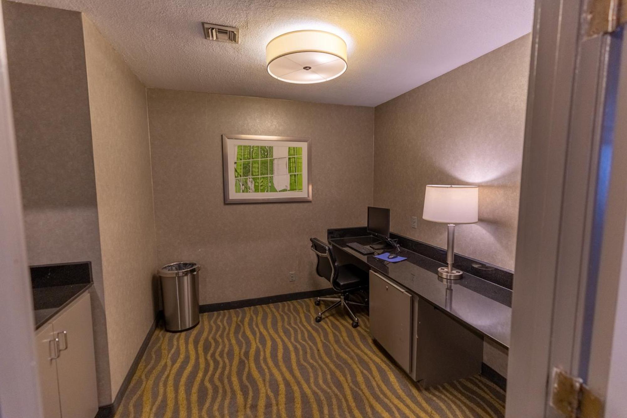 Red Roof Inn & Suites Irving - Dfw Airport South Esterno foto